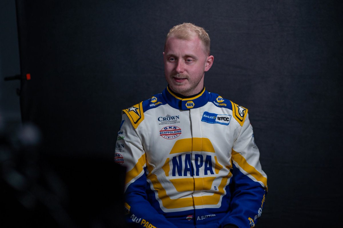 naparacinguk tweet picture