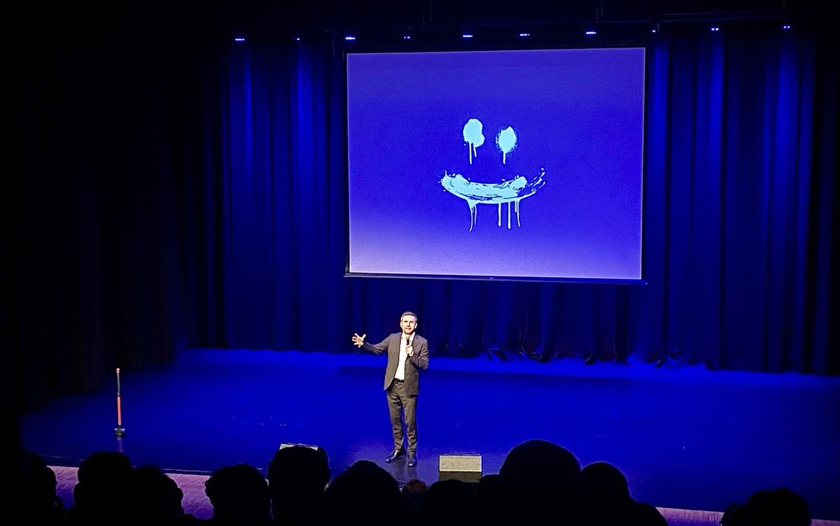 Nøtterøy (og omegn)! Førstkommende lørdag blir det «Melankomiker» på Nøtterøy kulturhus. Billetter: tix.no/nb/notteroy/bu…