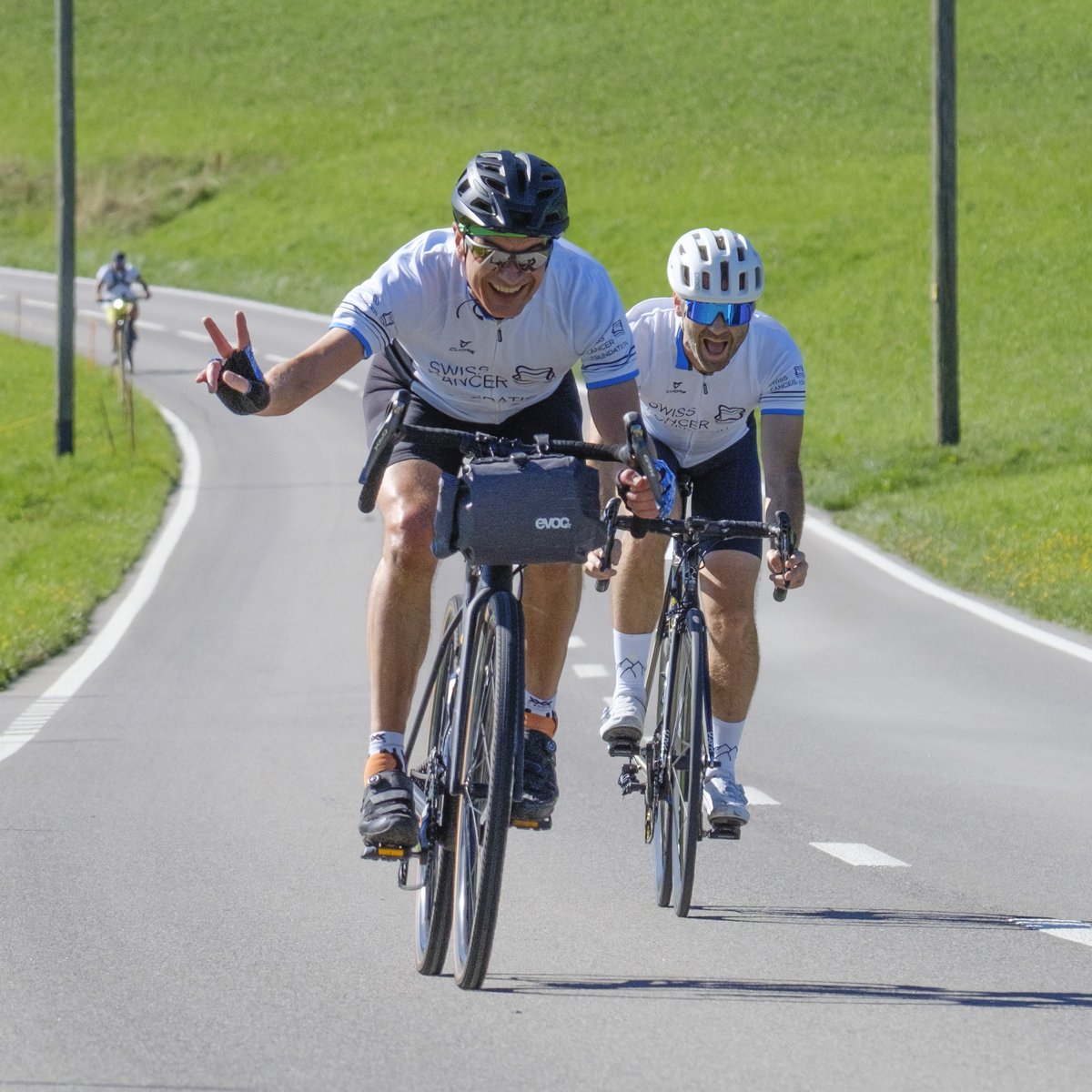 Frühlingsgefühle in der Luft! Passend zum Frühlingsanfang ist es an der Zeit, Euer Velo aus dem Winterschlaf zu wecken und mit Schwung in die Saison zu starten. Und für alle, die eine kleine Trainingsmotivation brauchen: Das nächste #raceforlife steht vor der Tür ...