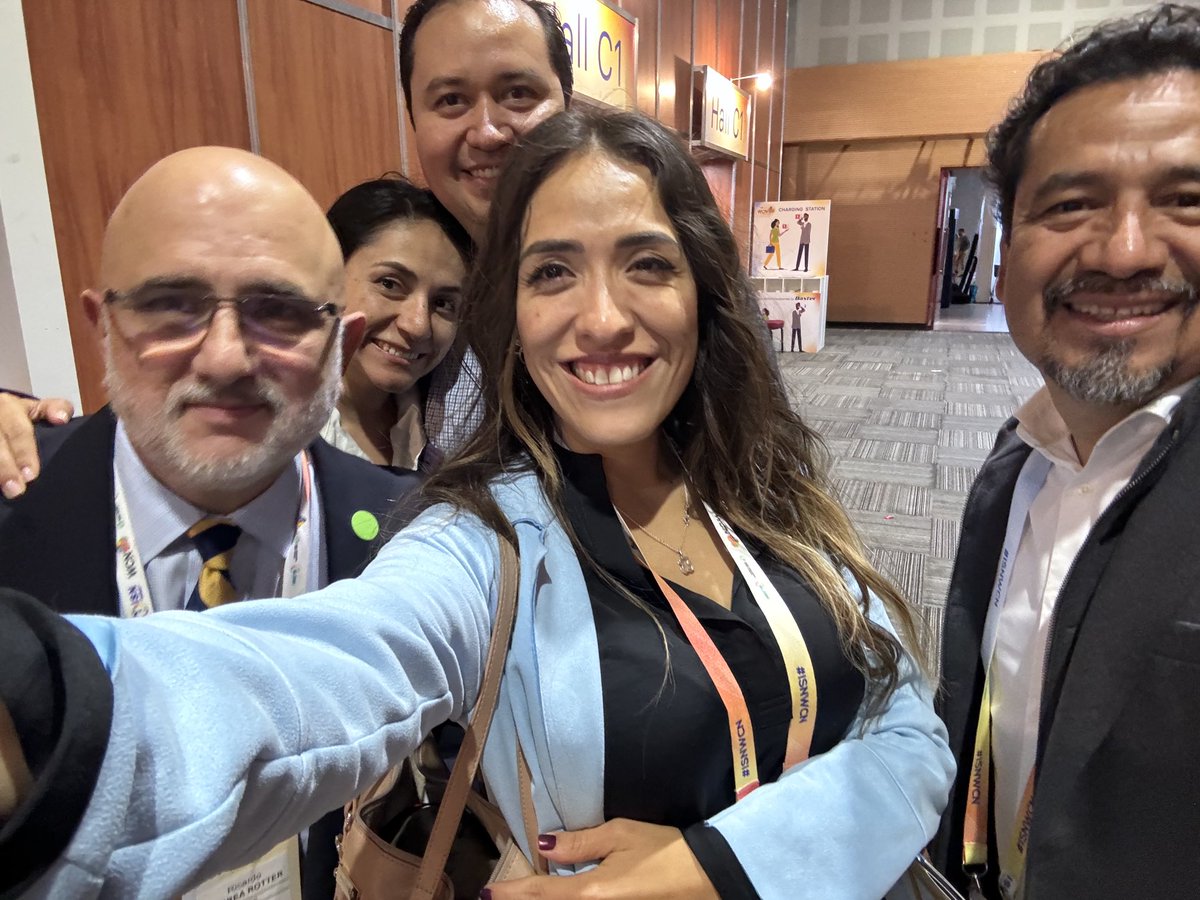 Que honor encontrarme con mi profesor de nefrología Dr. Ricardo Correa-Rotter y amigos de la residencia #ISNWCN