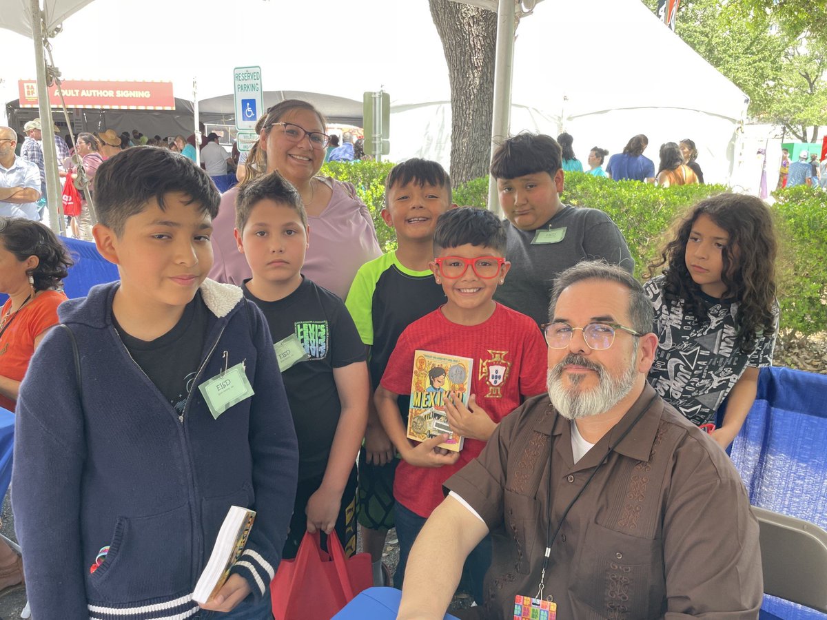 Roy Cisneros Library tweet media