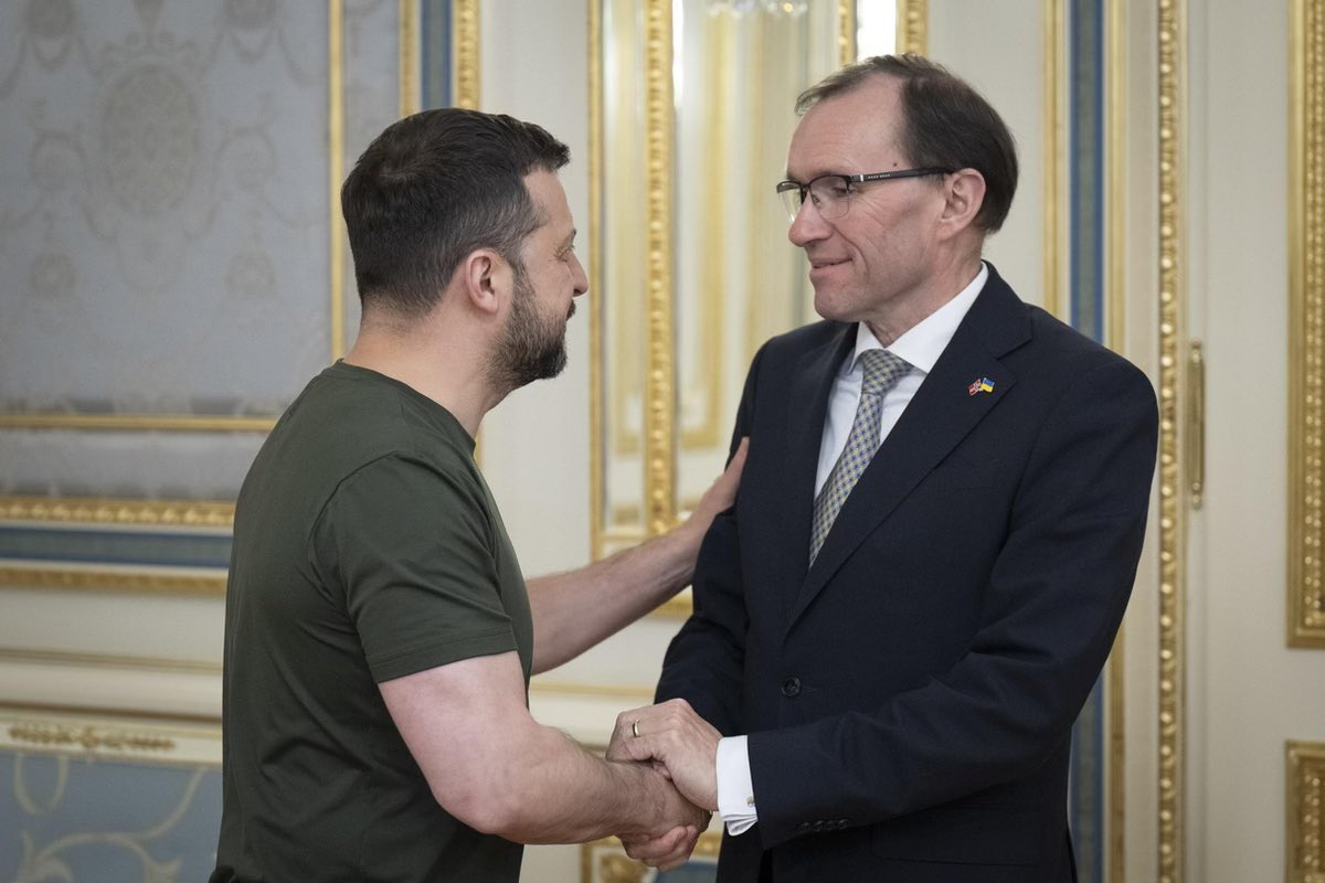 EspenBarthEide's tweet image. Proud to announce with @ZelenskyyUa  in Kyiv today that Norway and Ukraine have concluded negotiations on a bilateral Agreement on Security Assurances.

Norway will #StandWithUkraine, as we have done since Russia's brutal aggression began. 

Ukraine must win this war. 🇺🇦🇳🇴