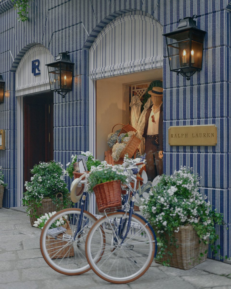 RalphLauren's tweet image. #RalphLauren presents Springtime on Via della Spiga to celebrate #MilanDesignWeek. 

Discover #RLMilan.