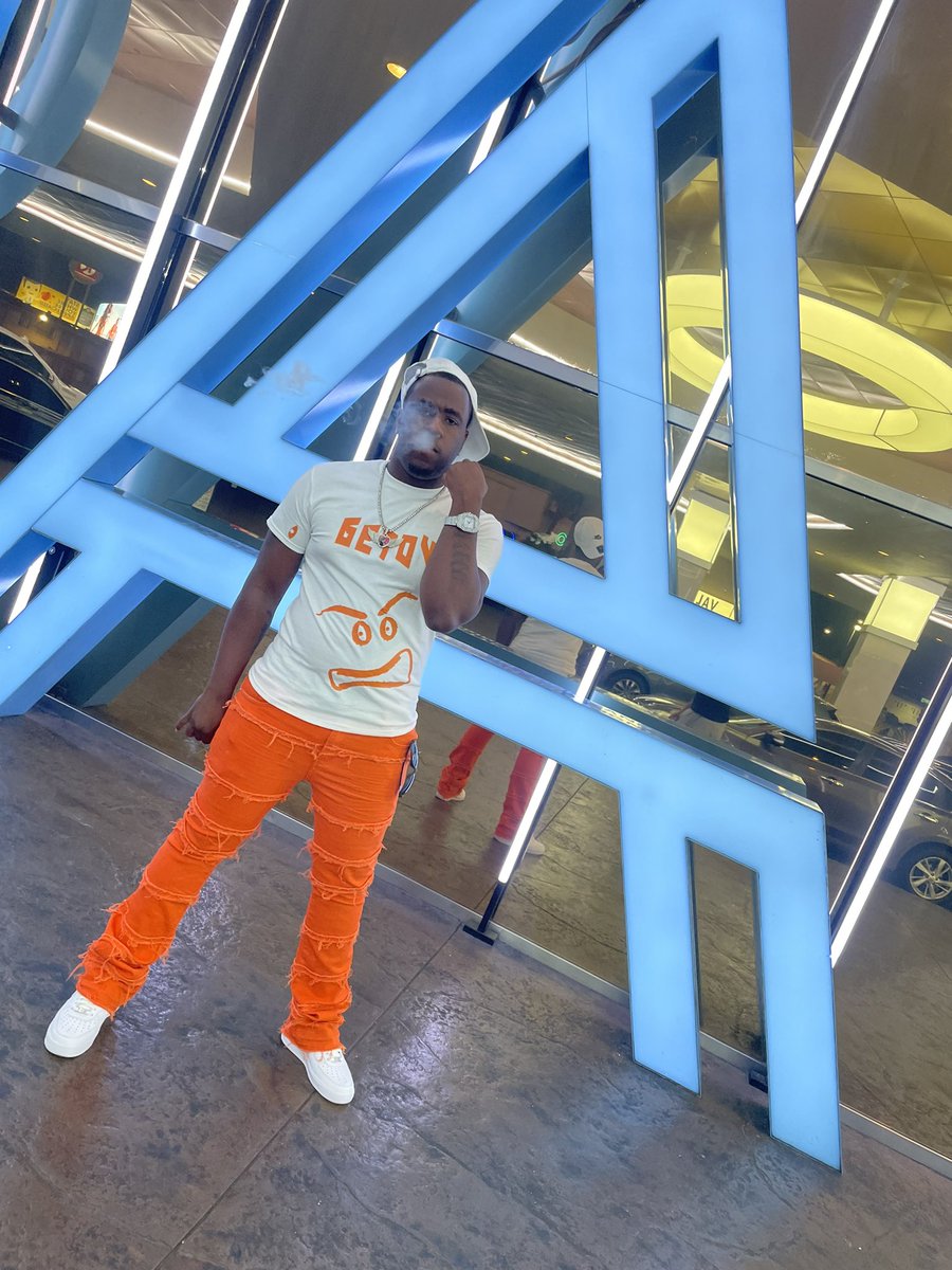 NeccoPryor's tweet photo. Just Blessed To See 23🌪🙏🏾✴️ #LLNazo🧡🖤 https://t.co/kfJl4R1z7j
