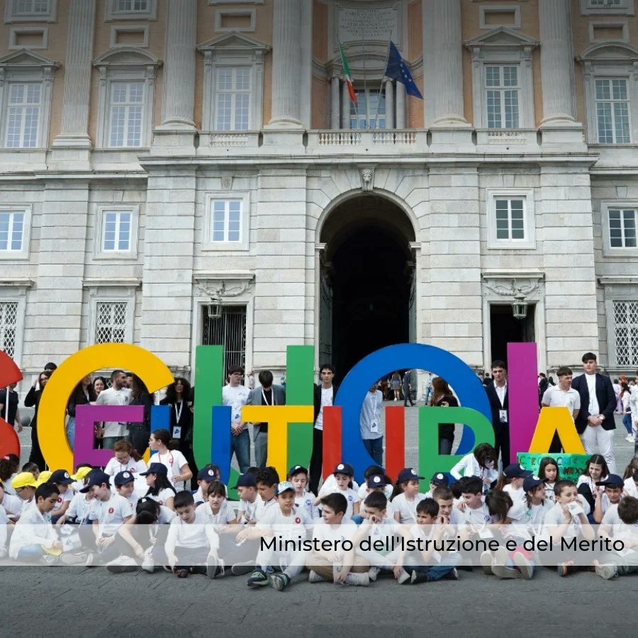 Oggi a Caserta, per la #GiornataMadeinItaly2024 si è tenuto l'appuntamento conclusivo del campus Scuola Futura dedicato agli investimenti #PNRR per la didattica innovativa. Presente anche il Ministro @G_Valditara che ha incontrato gli studenti e ha visitato i laboratori.