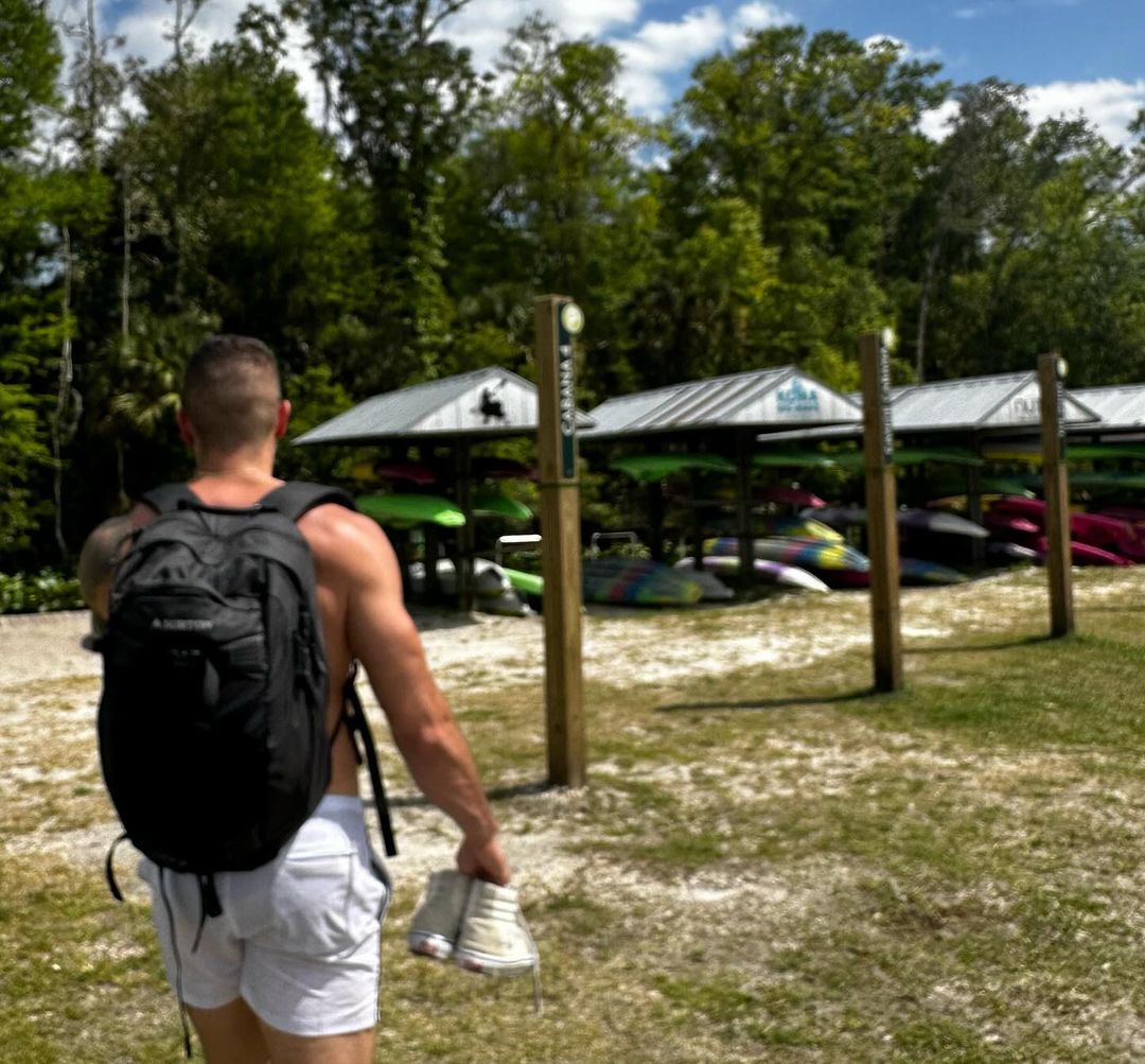 River adventures are sweeter when shared with your favorite person by your side. 
📸IG: jocelyn.dishuk 
#WekivaIsland #WekivaRiver #ThingsToDoInOrlando