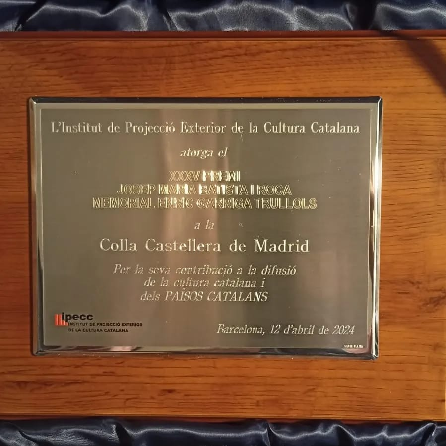 CCastelleraMAD's tweet photo. 📢 El pasado viernes recibimos el prestigioso premio #BatistaiRoca del Instituto de Proyección Exterior de la Cultura Catalana #IPECC por mantener la #cultura catalana en el mundo ❤️

¡Mil gracias por el reconocimiento y enhorabuena a los demás galardonados! 🏆

📸 @exterior_cat https://t.co/2Qa7gLfjzl