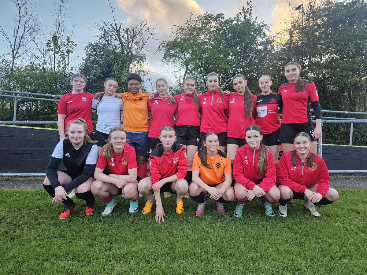 BGCwalesgirls's tweet photo. Start of a new journey for these young ladies 1st u17s training session in preparation for the international games vs @BGCScotland in July 
🏴󠁧󠁢󠁷󠁬󠁳󠁿🏆🏴󠁧󠁢󠁳󠁣󠁴󠁿⚽️ 
Also a big thanks to @taffswellwomen @Taffswellfc for the use of the training facilities https://t.co/ubucA7Ugw8