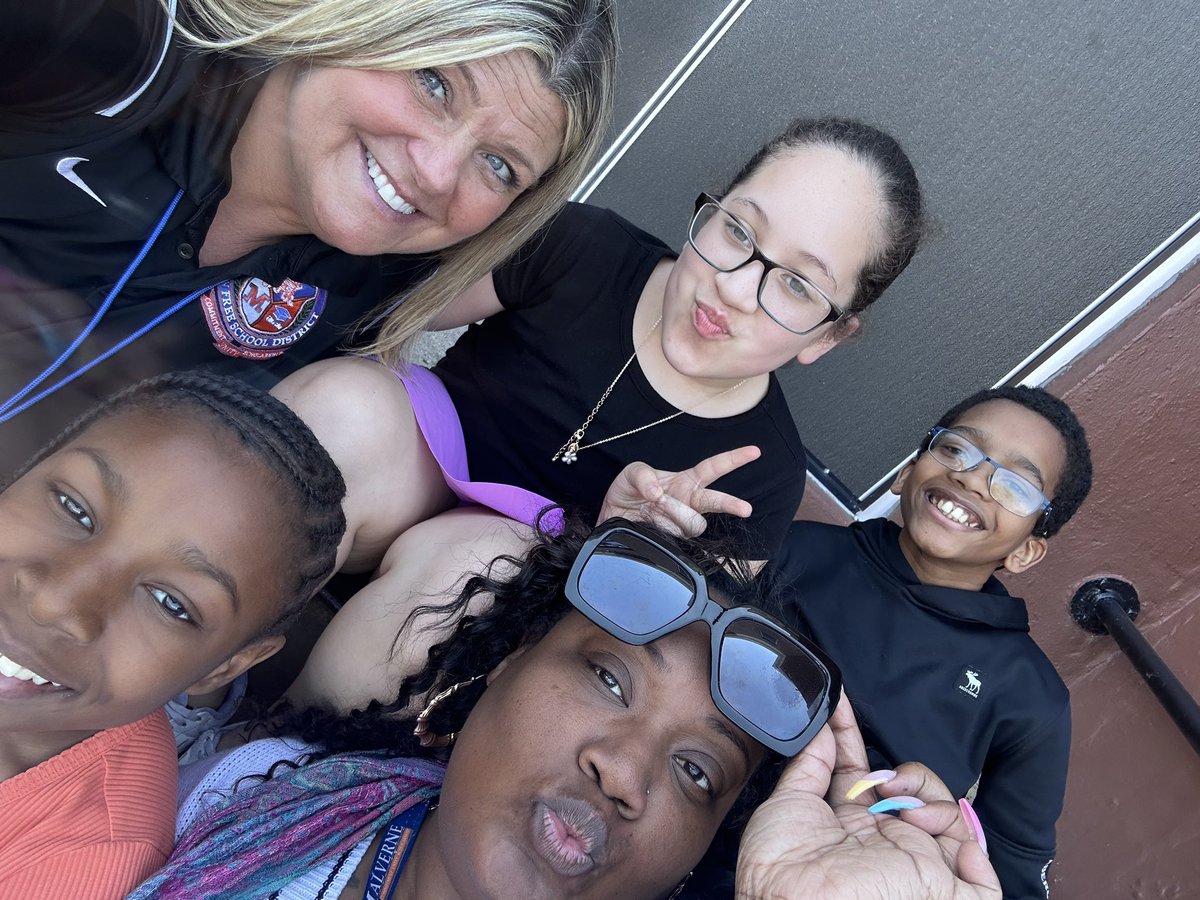 Today was a great day to be outside with friends @MsThackurdeen @DAVintermediate #lunchtimefun #sunnydays #gomules #excellenceonpurpose