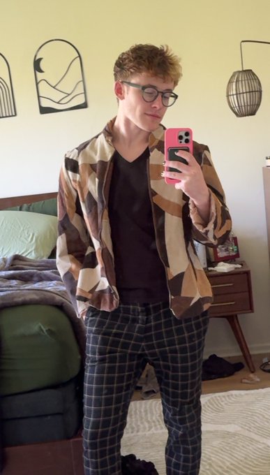 Ootd - thoughts? https://t.co/ZCEt16dtX0