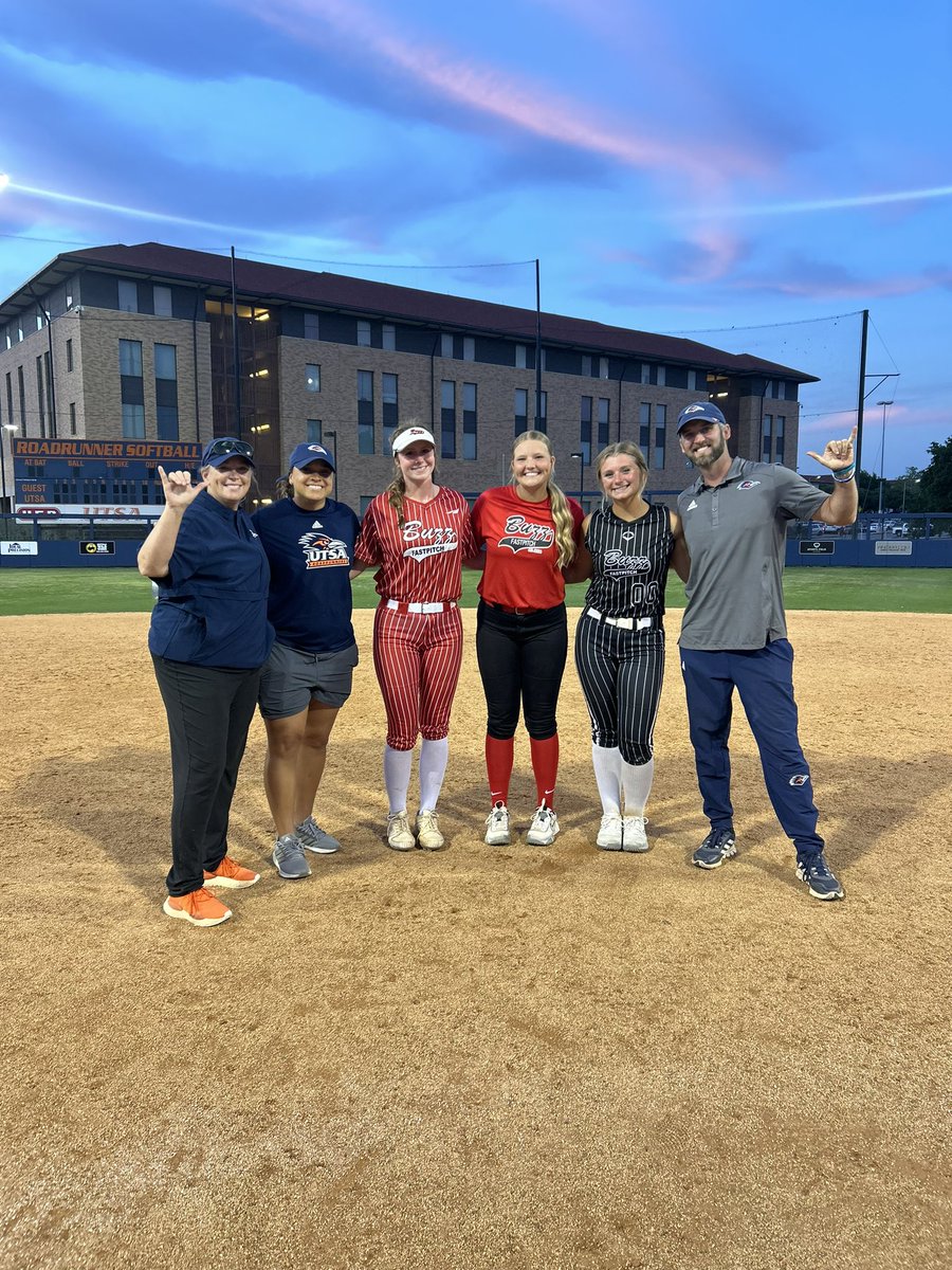 CadieHays's tweet image. Another great time at @UTSASoftball camp! I enjoyed learning a new 1B approach and also hearing a lot about the mental game.Thank you @Vanntastic8 @torismith_6 @Coach_JimBray #PluckEm @TreyHoldbrook @BuzzCentex