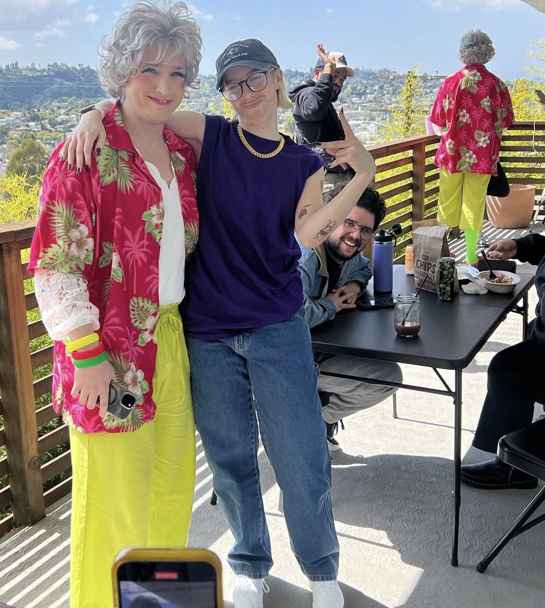 DinasDeadBirds's tweet photo. Couples that do drag together, stay together https://t.co/LkSKtBEPRf