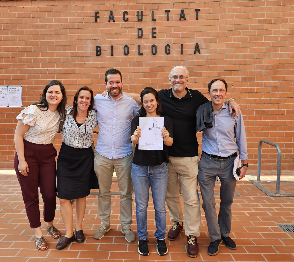 🎓🌟Thrilled to announce Dr. Leia Navarro-Herrero successfully defended her #PhD thesis 'Unraveling #seabird-#fishery dynamics through bird-borne technologies' 🥇🏆🔝Special thanks to Maria Dias, Ana Carneiro & Lluís Cardona for their invaluable insights during the defense!👏🔝