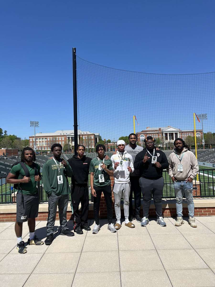 Charlotte we still here! We appreciate the hospitality @unccharlotte @CoachDorsey7, especially when coming to collect bags!!! @1Deyonsmith @CyheemWare @Aidanmvplife_ @amauri_polydor @TheCoach_mal