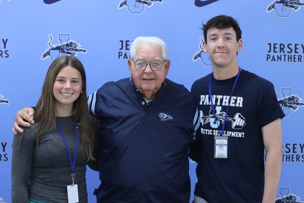 Congrats to Tessa Crawford and Easton Heafner as they were selected as the  Don Snyders Scholar Athlete Award recipients.  Tessa and Easton received a $1,500 scholarship funded by Mr. Snyders.  Thank you for your generosity, Mr. Snyders and congratulations to Tessa and Easton!