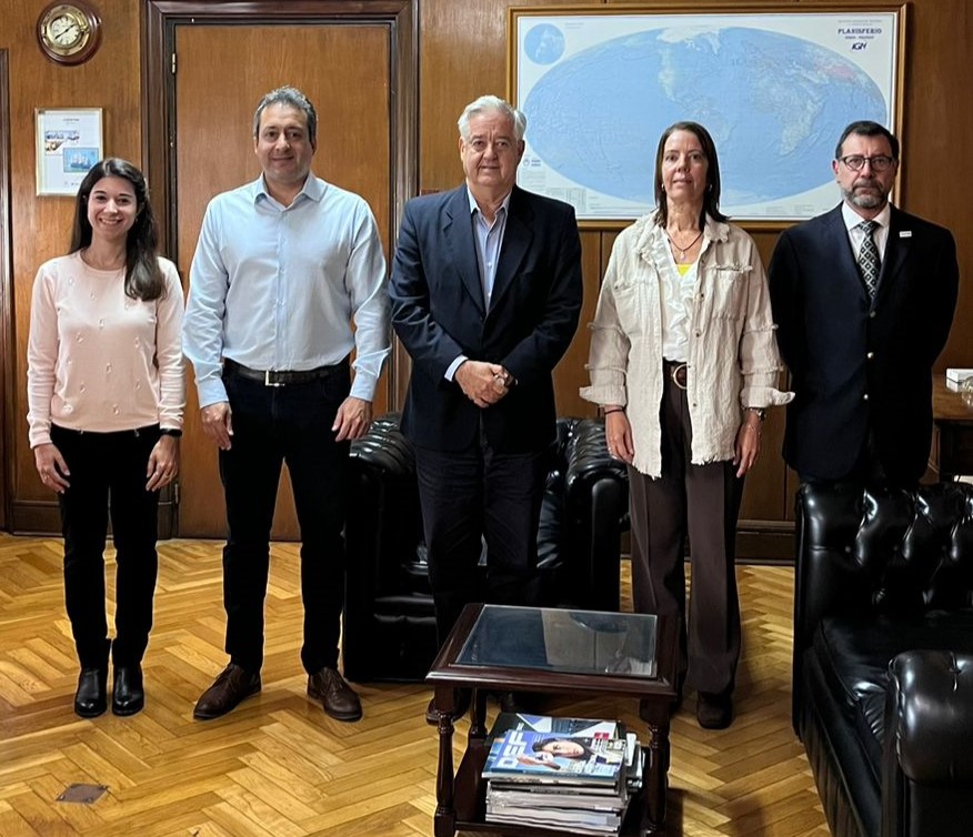 CATAMP_oficial's tweet photo. Hoy nos reunimos, en el @MindefArg con @RozasGaray Subsecr. de Planeamiento y Coordinación Ejecutiva en Emergencias del Ministerio de Defensa, en pos de seguir afianzando los lazos con el sector público de cara a los nuevos desafíos que tendremos por delante.
#catamp @fadeeac https://t.co/uKBYRyGAn6