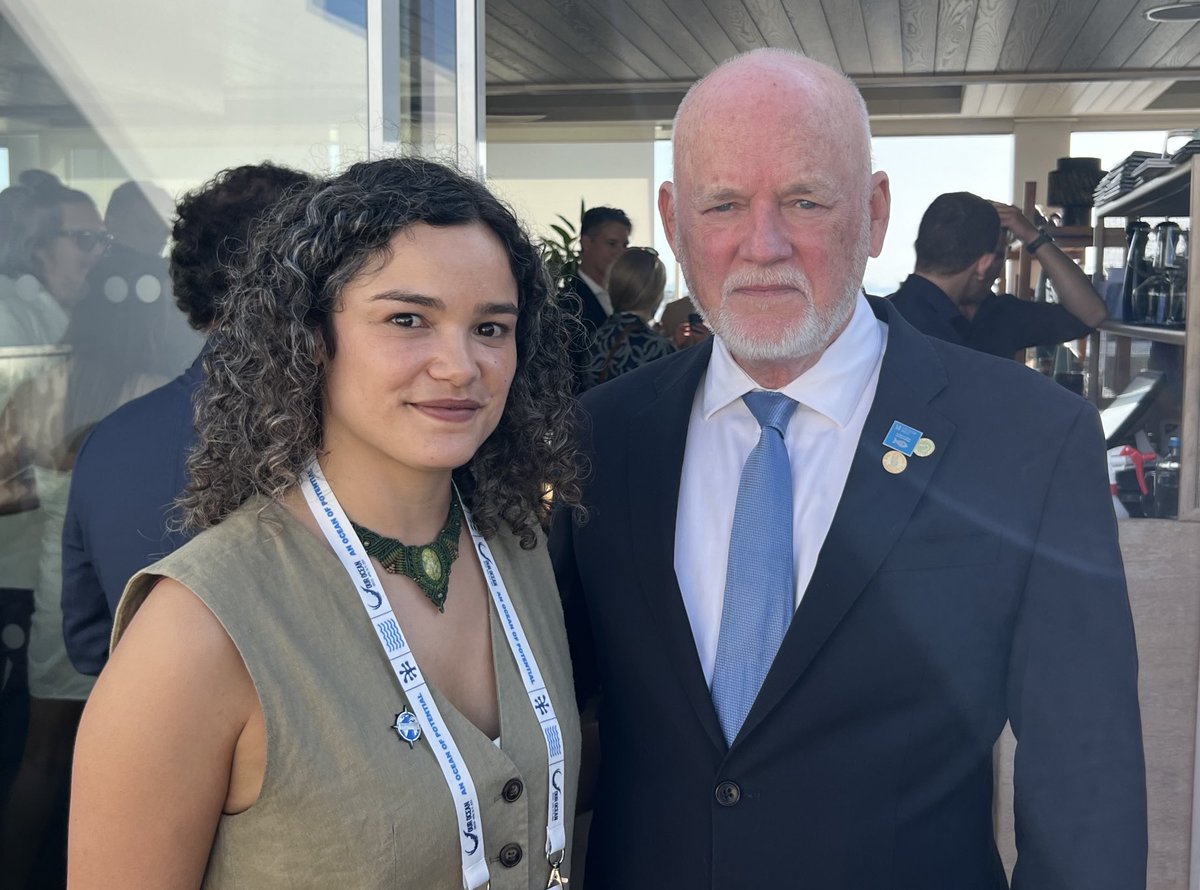 Wonderful to see so many hundreds of young people, such as SOA's Eugenia Barocca, engaged with the Our Ocean Conference in Athens this week. No healthy planet without a healthy ocean! ⁦@OurOceanGreece⁩ ⁦@SOAlliance⁩ ⁦@FriendsofOcean⁩