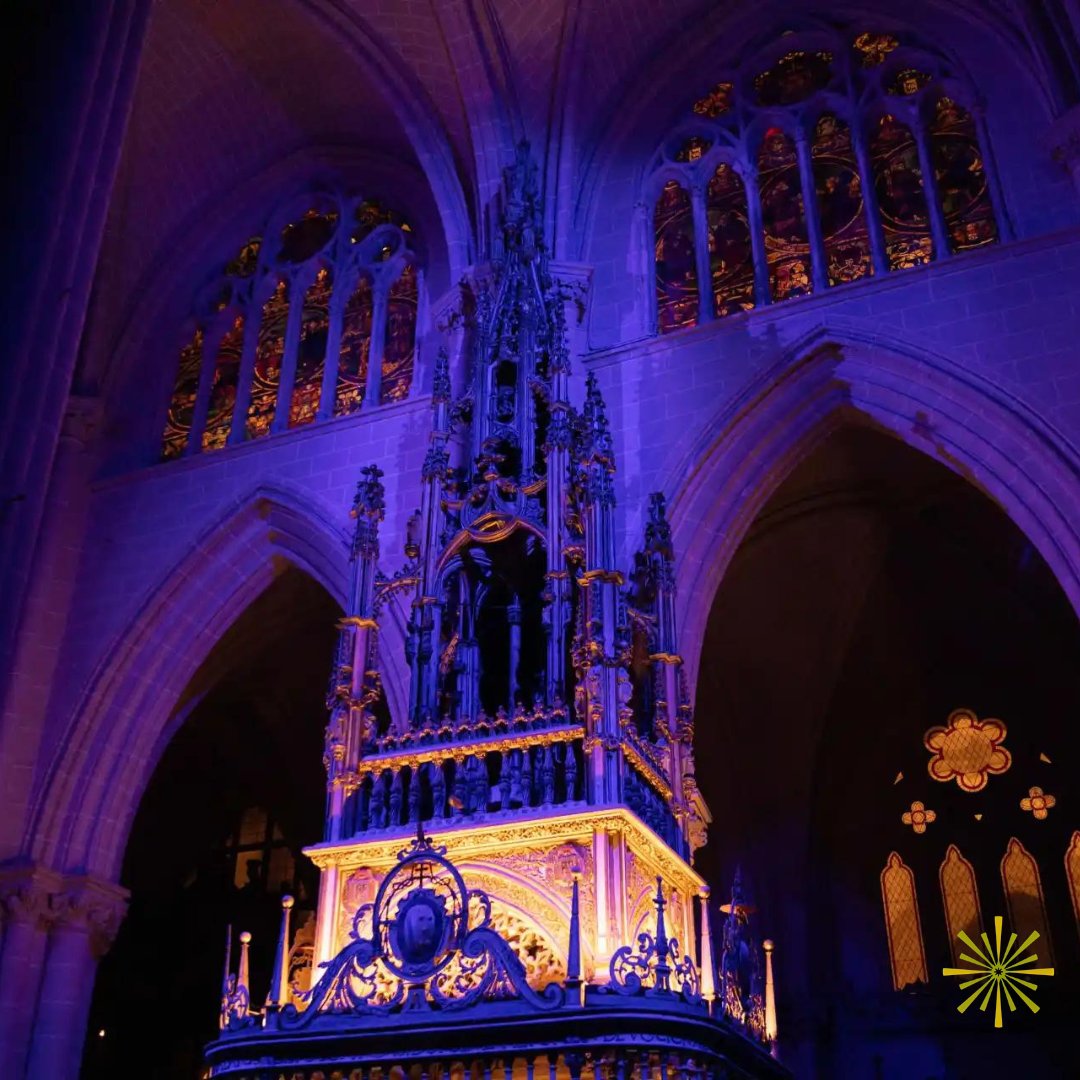 ToledoApt's tweet photo. De por sí, no hay palabras para describir la Catedral de Toledo, con @luminacatedraldetoledo por mucho que busques describirla después de ver su gran espectáculo, te adelantamos que no vas a poder hacer nada para que te salgan las palabras de la boca. 😍 https://t.co/rxoNZC3wPq