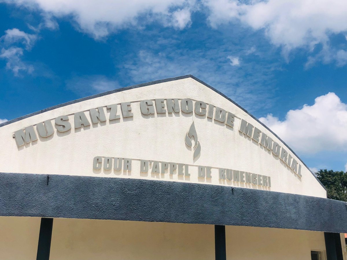 Aerg_ishami's tweet photo. @Aerg_ishami yifatanije n'abaturage batuye mu karere ka musanze ndetse n'bandi baturutse hose mugihugu aho akarere ka musanze bibukaga kuncuro ya 30 genocide yakorewe abatutsi 1994 biciwe mucyahoze ari COUR D'APPEL DE RUHENGERI, ndetse nabajugunywe mumugezi wa mukungwa #kwibuka30 https://t.co/FRJbWG7hGl