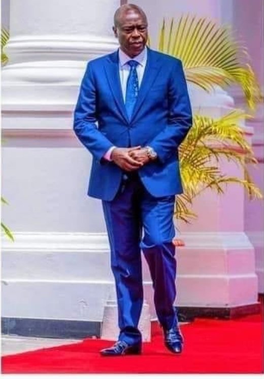 Not sure whether I should congratulate Pastor Dorcas. But her husband is increasingly looking presidential oflate. 📌 His classic, well-tailored blue suits, ties and crisp-white shirts, exude a sense of decorum and professionalism of the real '2nd in command' (forget about the…