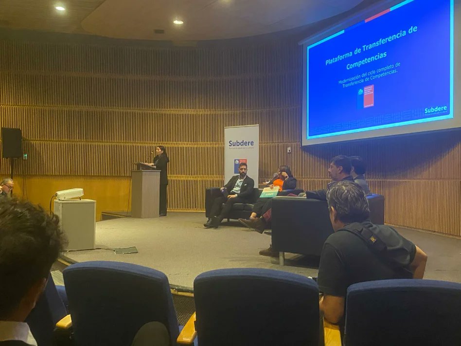 Javiera Ramírez, alumni de Administración Pública, presentó plataforma para seguimiento de transferencia de competencias desde ministerios y servicios hacia los gobiernos regionales en <a href="/laSubdere/">Subdere</a>