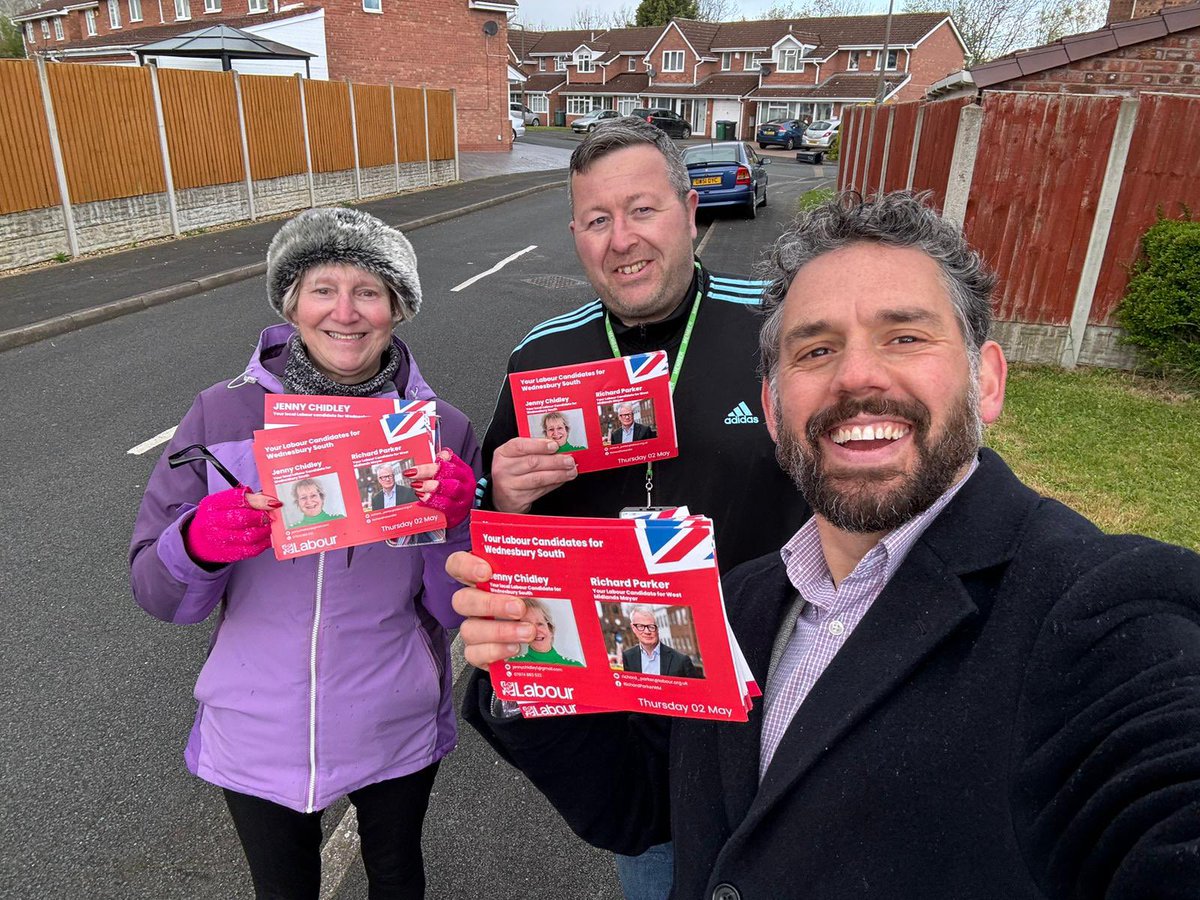 Back in Wednesbury South with hardworking @SandwellLabour🌹 candidate Cllr @jennychidley1 campaigning for 2nd May elections including for West Midlands Mayor @RichParkerLab and Police & Crime Commissioner🚓👮‍♀️@SimonFosterPCC. Thanks to Cllr @Dave4PrincesEnd too✨