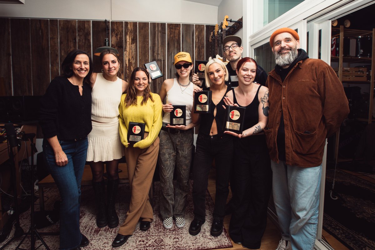 SOCAN was pleased and proud to present wild and irrepressible rock band The Beaches with a No. 1 Song Award for writing “Blame Brett,” which topped the Mediabase Alternative Chart on July 3, 2023. socanmagazine.ca/news/socan-hon…