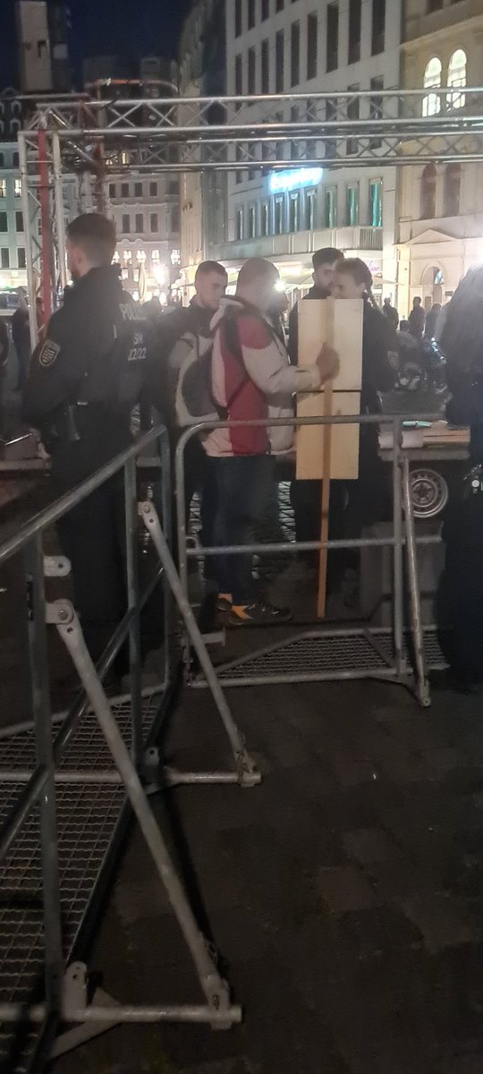 ultras_gg's tweet photo. Jetzt ist er in einer Maßnahme #Dd1504 https://t.co/I8duvP2DqA