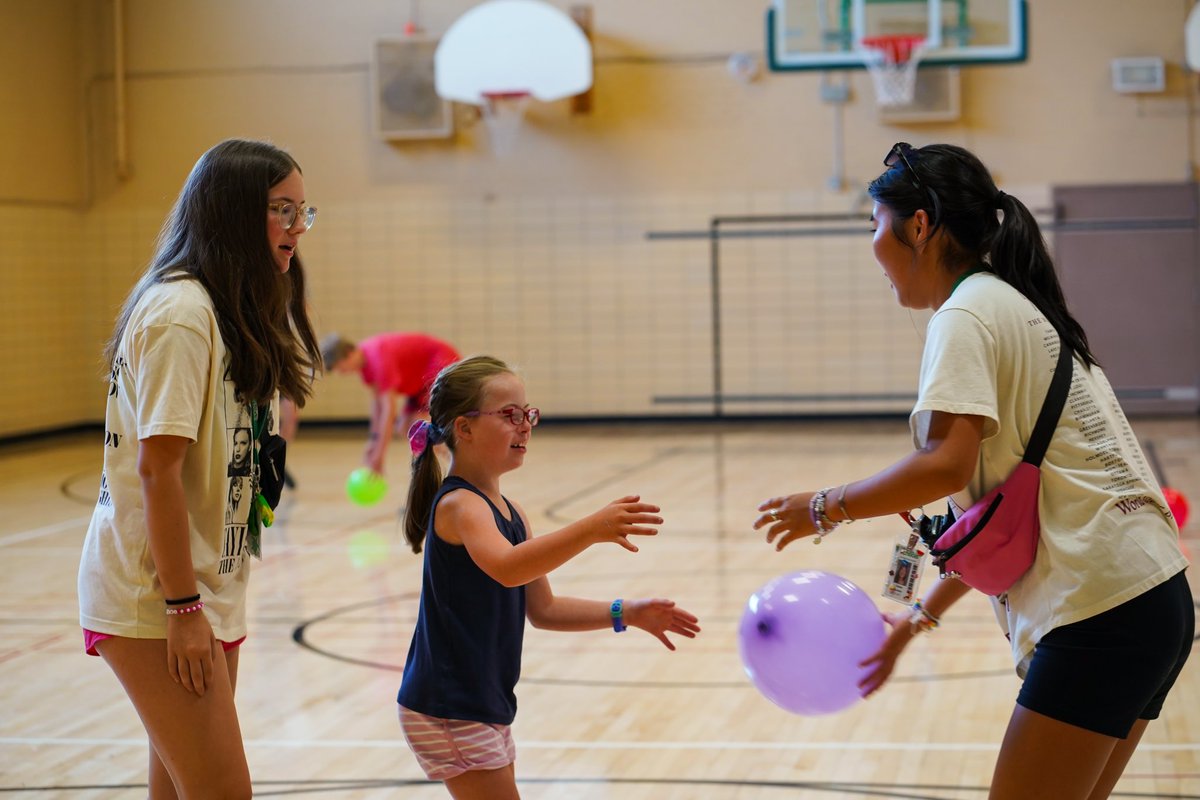 NEW Summer Volunteer Opportunities are available now for both students in grades 9-12 and for the first time grades 7-8‼️😎🐝 Visit 𝙚𝙙𝙞𝙣𝙖𝙨𝙘𝙝𝙤𝙤𝙡𝙨.𝙤𝙧𝙜/𝙜𝙚𝙩-𝙞𝙣𝙫𝙤𝙡𝙫𝙚𝙙/𝙫𝙤𝙡𝙪𝙣𝙩𝙚𝙚𝙧 to see how you can get involved this summer 👏 #aplacetobelong