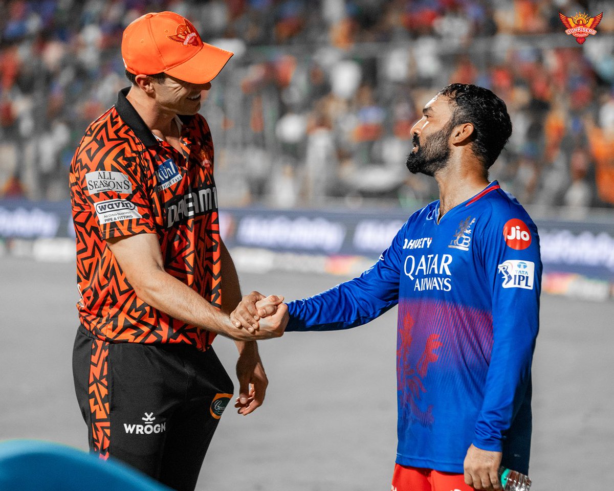 SunRisers's tweet photo. Respect, DK 🤝🧡 https://t.co/M3G9Vrj5SO