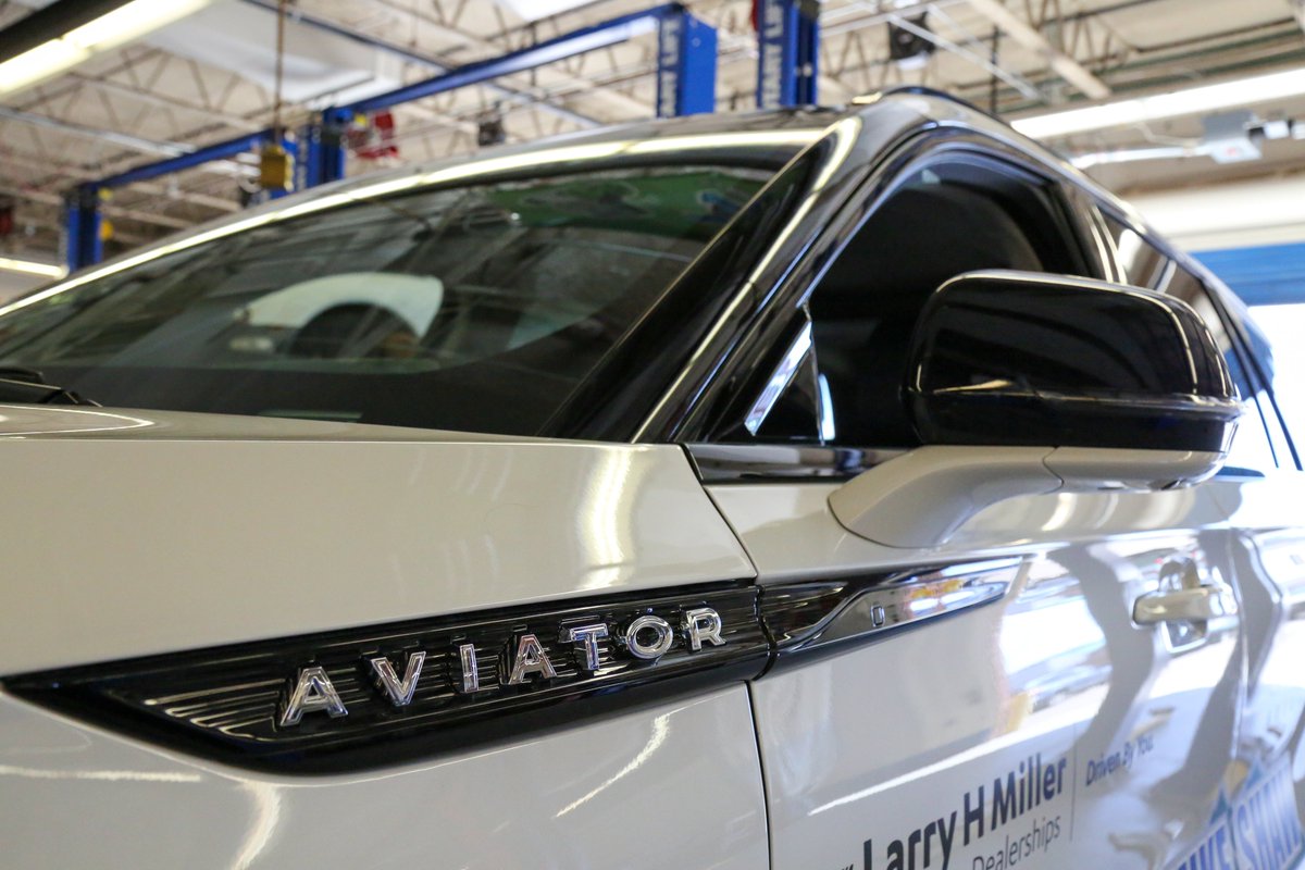 A new luxury SUV just showed up at @PickensTechCO, but it's not for driving.🚙The Lincoln Aviator is parked in the auto maintenance bays so students can learn the latest auto technology. @Ford & @LHMFordLakewood donated the SUV! aurorak12.org/news/featured_…