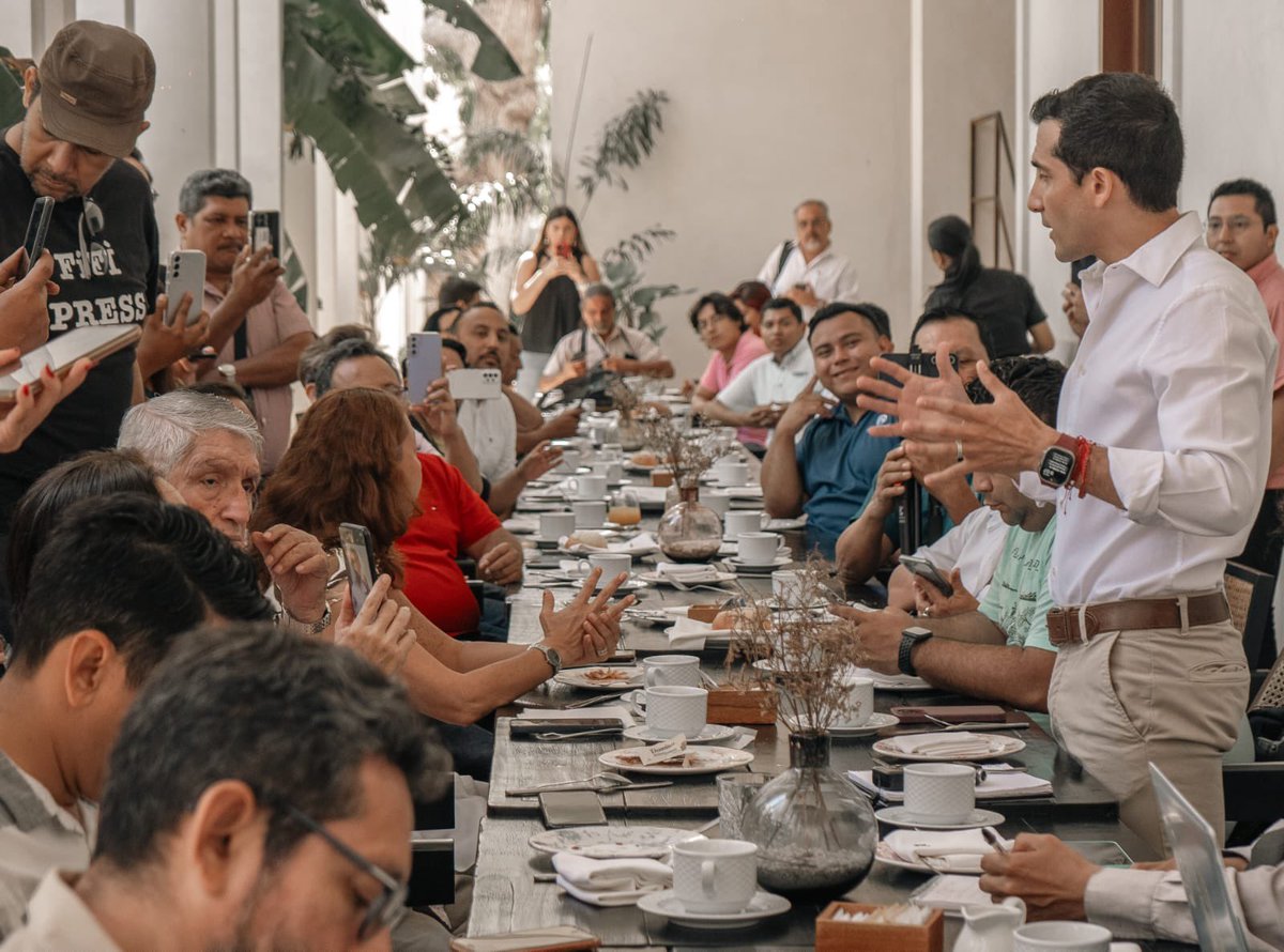 Me da mucho gusto arrancar la semana en compañía de mis amigas y amigos de los medios de comunicación, su labor es muy importante para la sociedad, son la base de una opinión informada y objetiva de los meridanos. Su labor será respaldada en mi gobierno y la libertad de