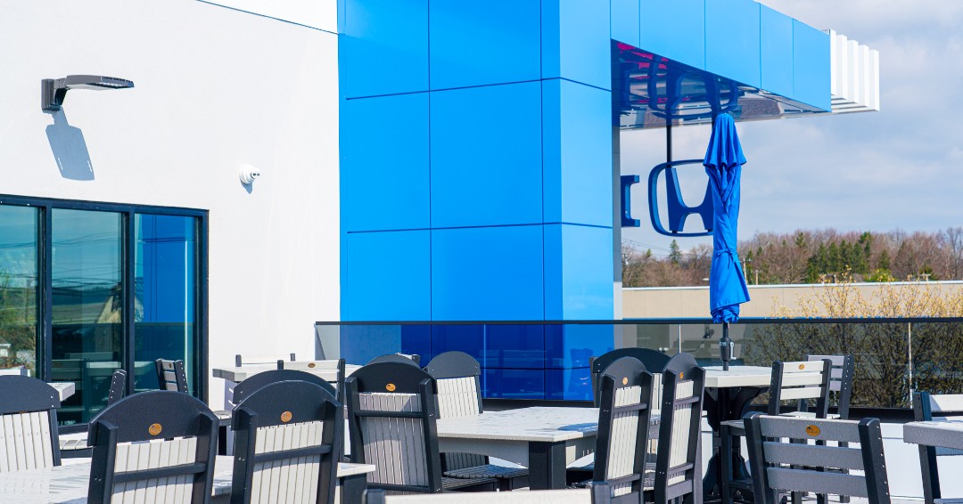 Our rooftop patio is finally OPEN!! Now that they weather is getting WARMER you will have to come check it out!🎉🤩 . #mohawkhonda #rooftop #patio #warmer