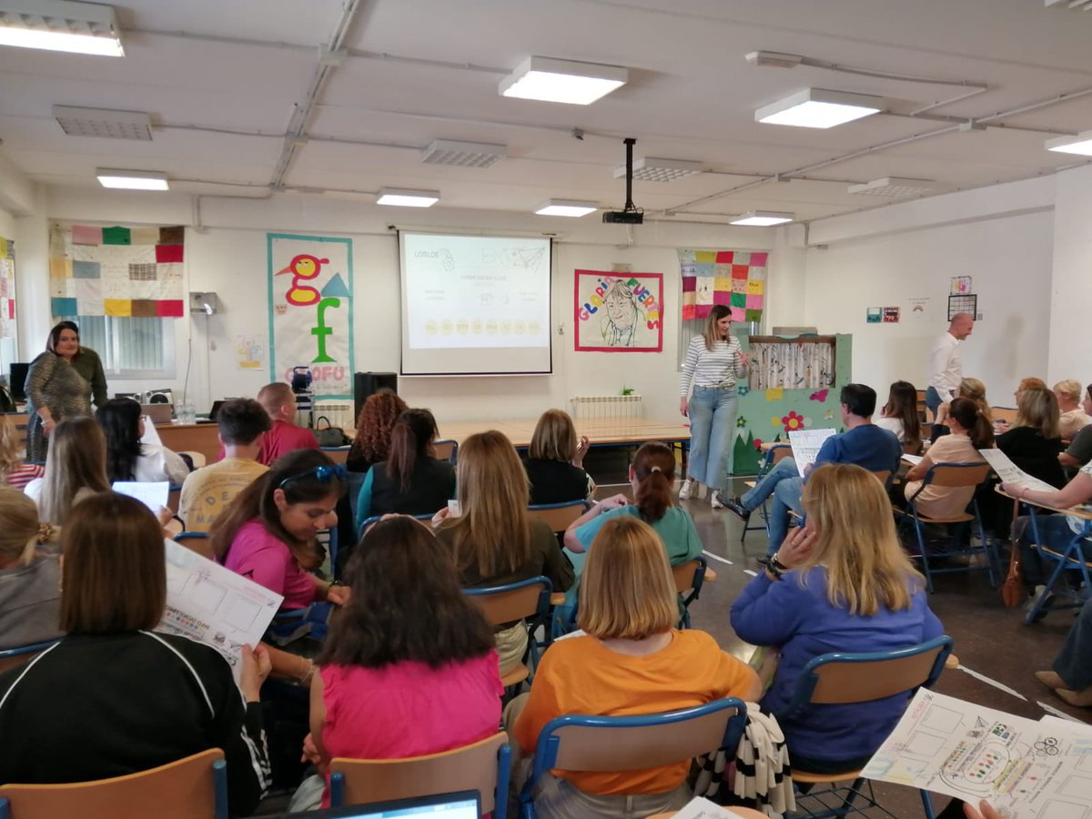 CEPJAEN1's tweet photo. 📍Arrancamos de nuevo con evaluacion competencial, primera sesión presencial con un profesorado implicado y dispuesto a encontrar respuestas!!💪🏻💪🏻💪🏻💫 @ceipgfuertesjaen @CeipIsidoro #ceipjesusmaria #ceipalmaden #ceipsantodomingo https://t.co/MvxsUGnPia