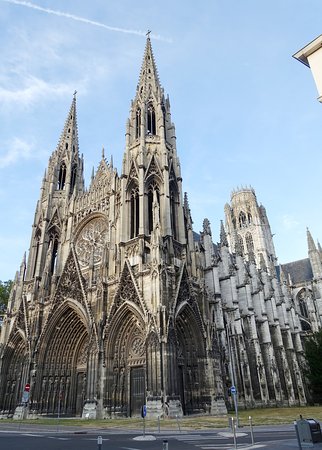 2eme match du groupe 3 : - Cathédrale Notre Dame SEES (61) - Abbatiale St Ouen ROUEN (76) Photos dans l'ordre cité Les votes ci-dessous #concourseglise