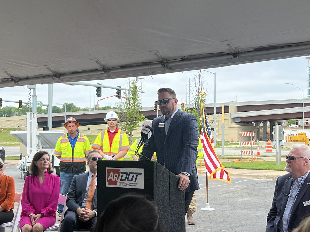 HargravesLLC's tweet photo. Great job @myARDOT @AGCARKANSAS and other partners in kicking off National Work Zone Safety Awareness Week here in AR! https://t.co/yLGETaWiqb