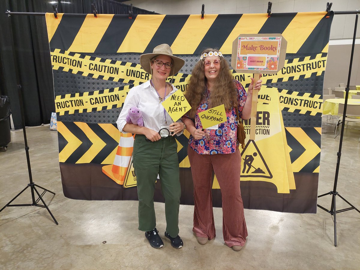 AileenWStewart's tweet image. #SCBWI #MMW2024 conference was SPECTACULAR as usual. And I now know that the Mississippi River runs between Iowa and Illinois and cars need gas to get you where you're going!