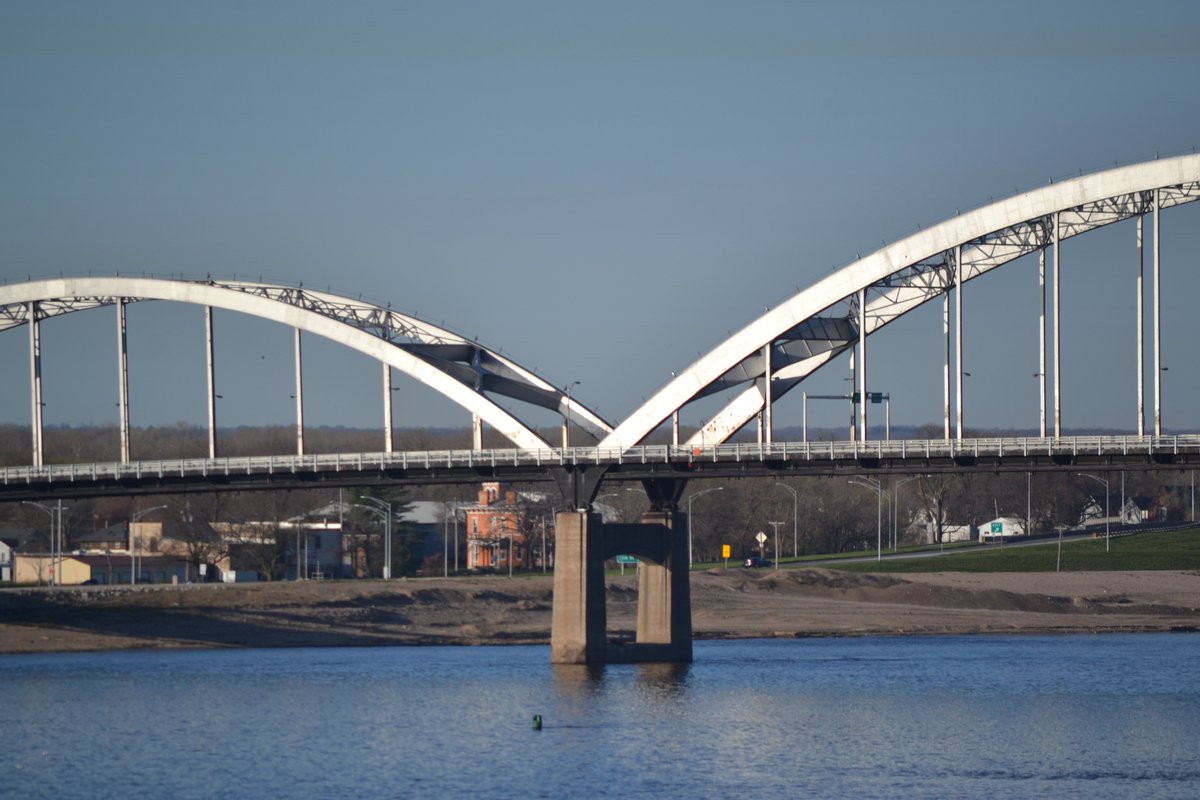 AileenWStewart's tweet image. #SCBWI #MMW2024 conference was SPECTACULAR as usual. And I now know that the Mississippi River runs between Iowa and Illinois and cars need gas to get you where you're going!