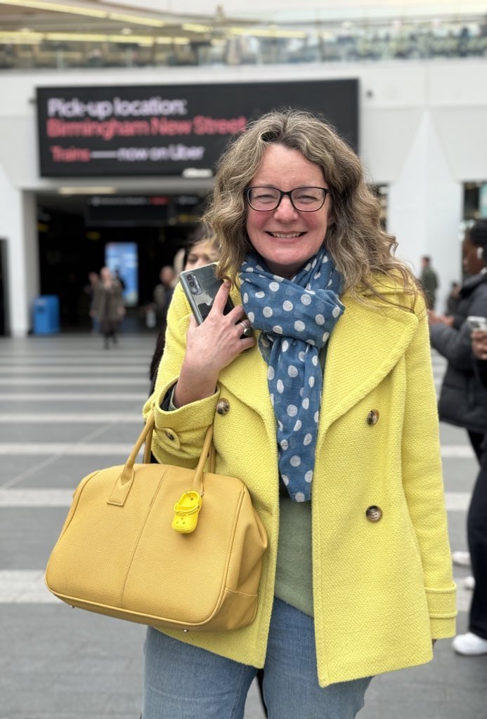 WhoseShoes's tweet image. Hi #FabObs Flo @TheObsPod.
Meet Anna! Fabulously lemony! 🍋🍋🍋

Were your ears burning today, Flo? 
I was singing your praises!! #MatExp #WhoseShoes #10YearsOfMatExp #Reassured #creativity