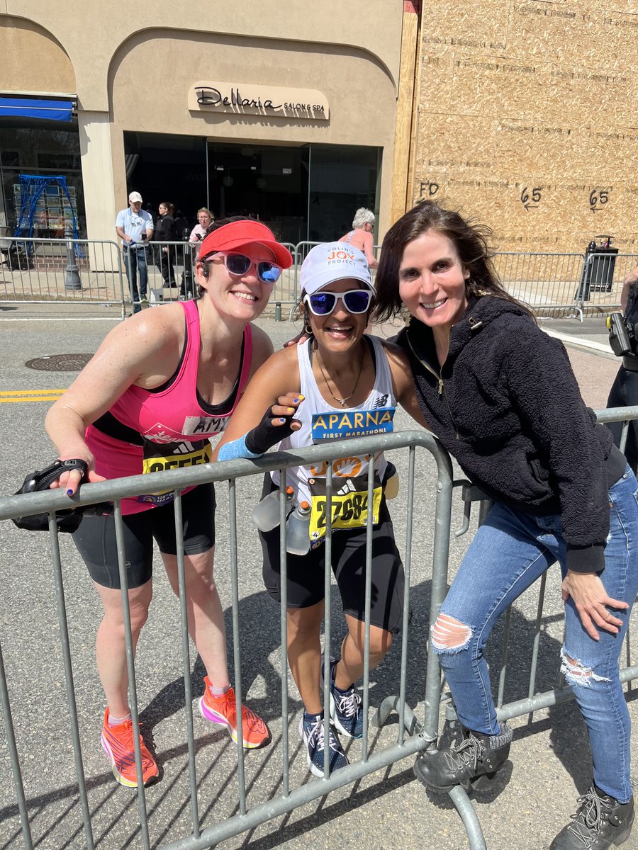 Delighted to cheer on my dear friend and colleague, Amy Comander, MD at the Boston Marathon this afternoon. What a thrill! She is amazing and was looking strong at the mid-point of the Marathon in Wellesley with her friend Aparna. Go Amy, Go! @DrAmyComander 😊🙏🌸🏃‍♀️
