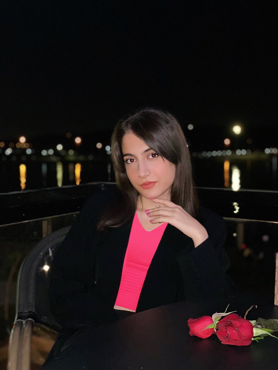 pariaeu's tweet photo. اگه پریا نمیبودم ، بهم میومد اسمم‌چی‌باشه؟💓🫠 https://t.co/0fy4O3Dpdr