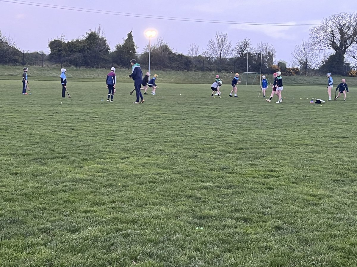 MeathCoaching's tweet photo. WOW!  it’s not a warm evening 🥶 but #gpodamo out in @stpatsmeath linking in with a bit of football and hurling!!! https://t.co/y0NhKjsqyU
