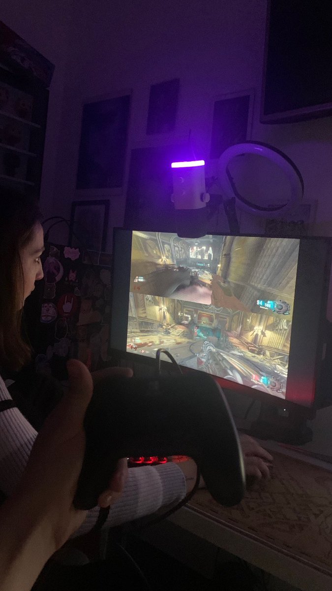 IFrenza's tweet image. Triz se acaba de comer el aprendizaje de zombies y no sé cuanto de lore 😚🫠 (salió el friki que jugaba horas de zombies)