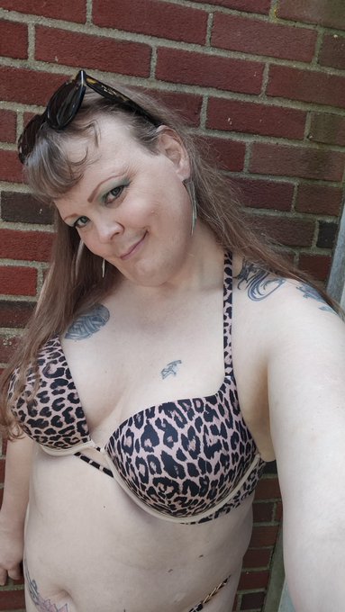 Like omg finally a nice day out and the sun was glorious bout time the weather warmed up https://t.c