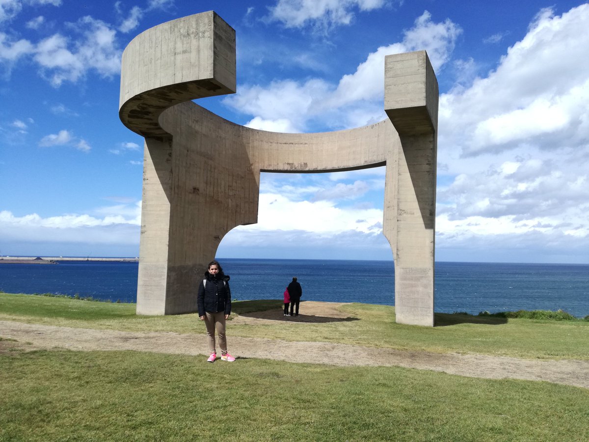 tripodedeviaje's tweet photo. El monumento Elogio Del Horizonte fue construido por el artista Eduardo Chillida, la escultura está formada por 500 toneladas de hormigón y mide unos 10 metros de altura. Desde este punto tienes unas magníficas vistas de Gijón y del Mar Cantábrico. https://t.co/sOSw9YStbG