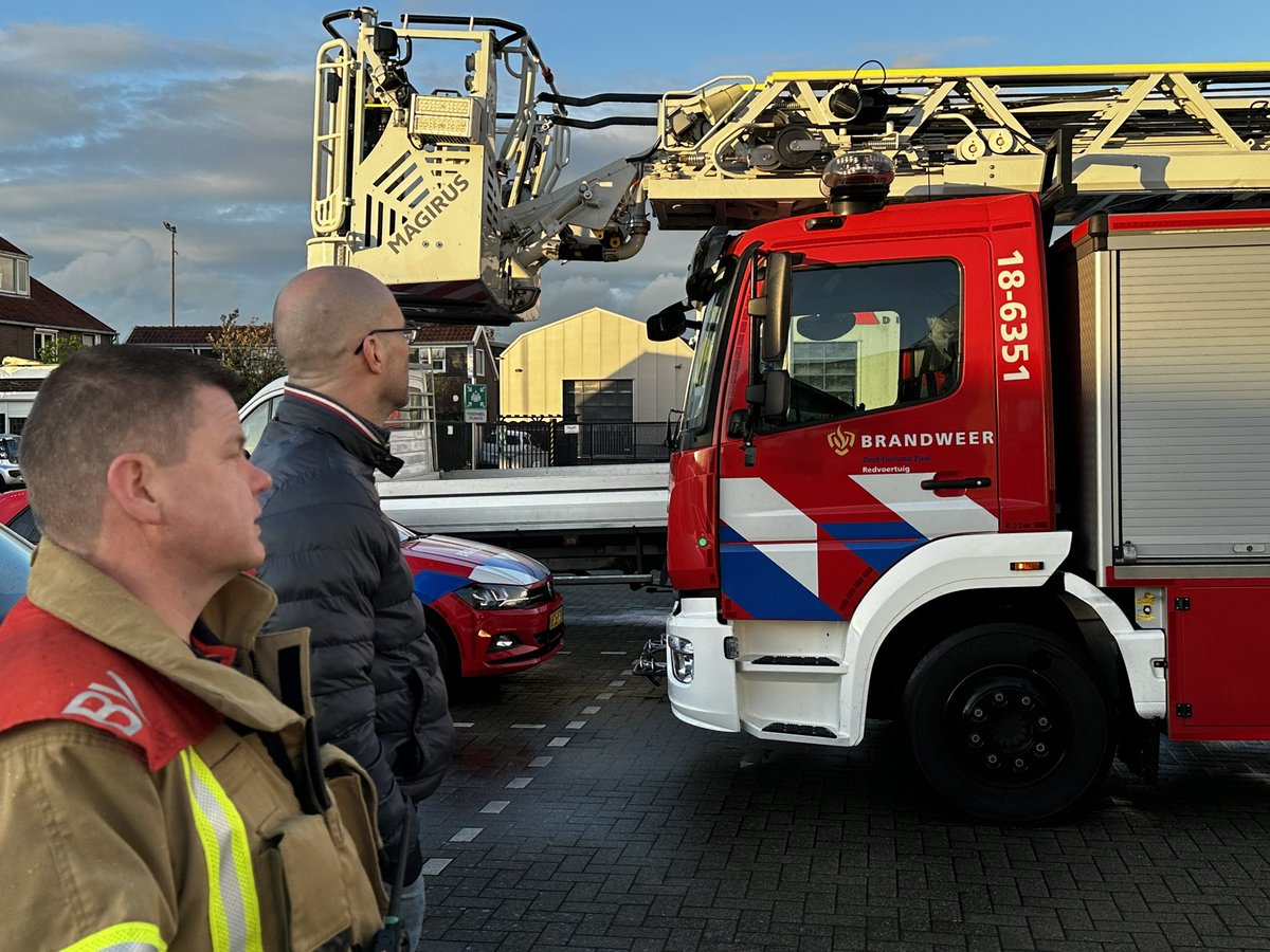Burgemeester van der Giessen heeft vanavond een oefenavond van de <a href="/Brwhia/">Brandweer HIA</a> bijgewoond. Alle facetten van het brandweerwerk kwamen aan bod.