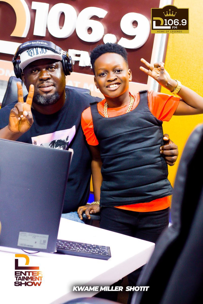 DLFM1069's tweet photo. The talented @fotocopymusic l was our guest last night on DL Entertainment Show hosted by DJ Hitman.
#fotocopy #dlfm #dlentertainmentshow https://t.co/FkS9gNZ9zQ