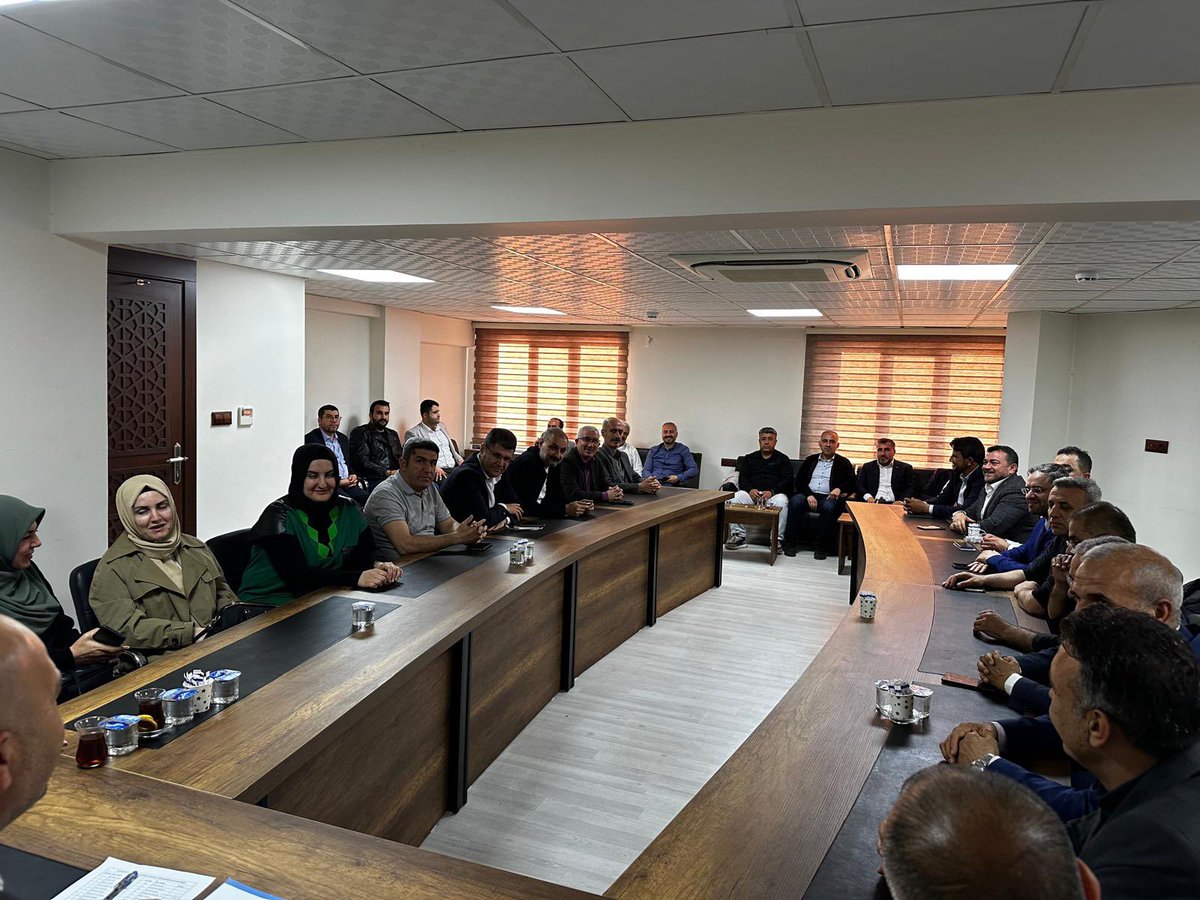 MehmetDemirEBS's tweet photo. İcra kurulu toplantımızı gerçekleştirdik.

Sendikal gündeme dair istişarelerde bulunduk…

Allah c.c hayırlara vesile kılsın, birlik, beraberlik ve muhabbetimizi daim etsin inşallah... @GokAhmet27 @mesutoner45 @_aliyalcin_ https://t.co/NDPIxHsUtf