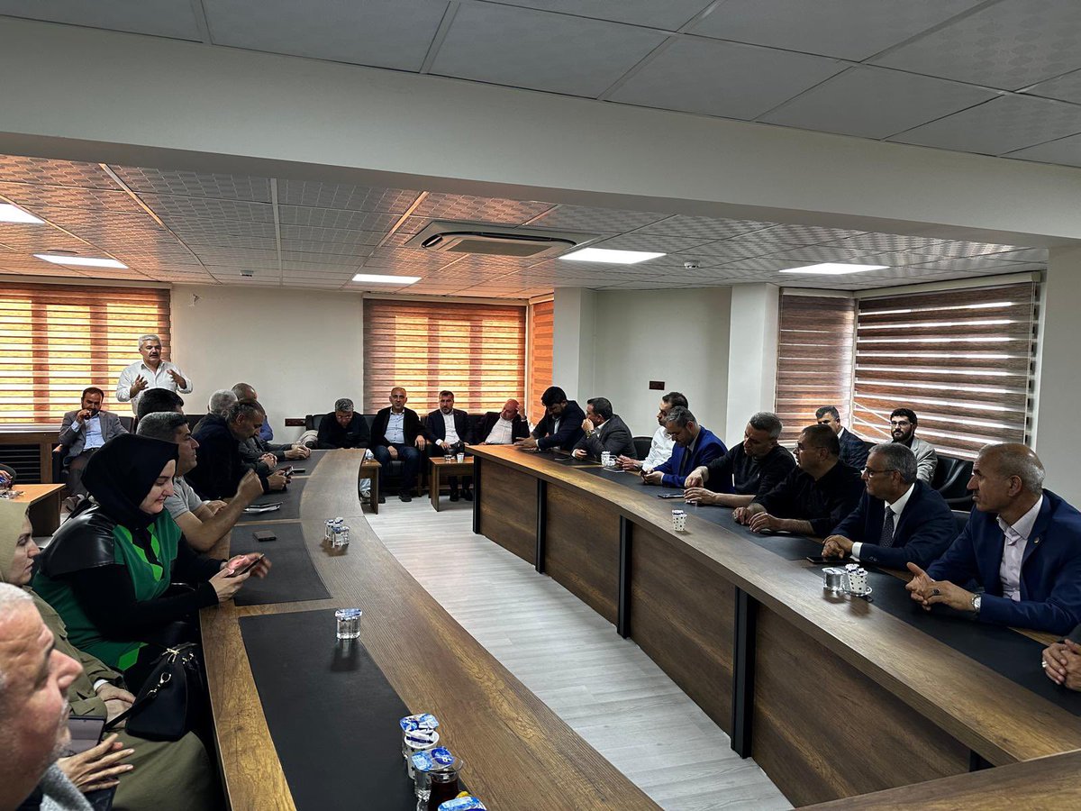MehmetDemirEBS's tweet photo. İcra kurulu toplantımızı gerçekleştirdik.

Sendikal gündeme dair istişarelerde bulunduk…

Allah c.c hayırlara vesile kılsın, birlik, beraberlik ve muhabbetimizi daim etsin inşallah... @GokAhmet27 @mesutoner45 @_aliyalcin_ https://t.co/NDPIxHsUtf