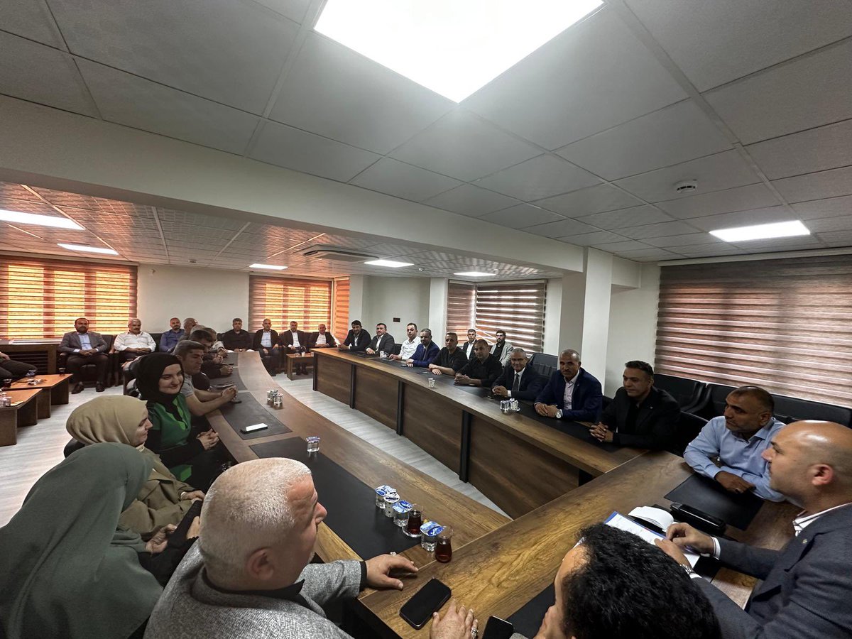 MehmetDemirEBS's tweet photo. İcra kurulu toplantımızı gerçekleştirdik.

Sendikal gündeme dair istişarelerde bulunduk…

Allah c.c hayırlara vesile kılsın, birlik, beraberlik ve muhabbetimizi daim etsin inşallah... @GokAhmet27 @mesutoner45 @_aliyalcin_ https://t.co/NDPIxHsUtf